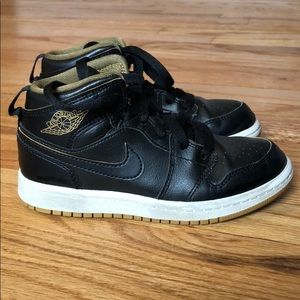 Authentic Nike Air Jordan 1 Mid